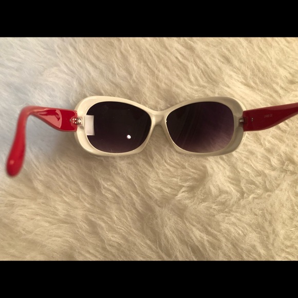 Stylish great looking white and red sunglasses with diamond and chrome accents - Picture 9 of 11